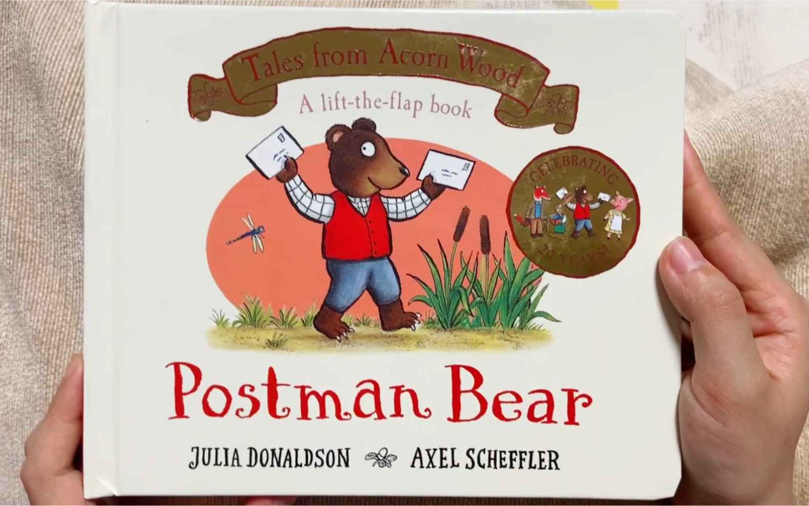 [图]【姐姐读绘本】Tales from Acorn Wood 系列 Postman Bear