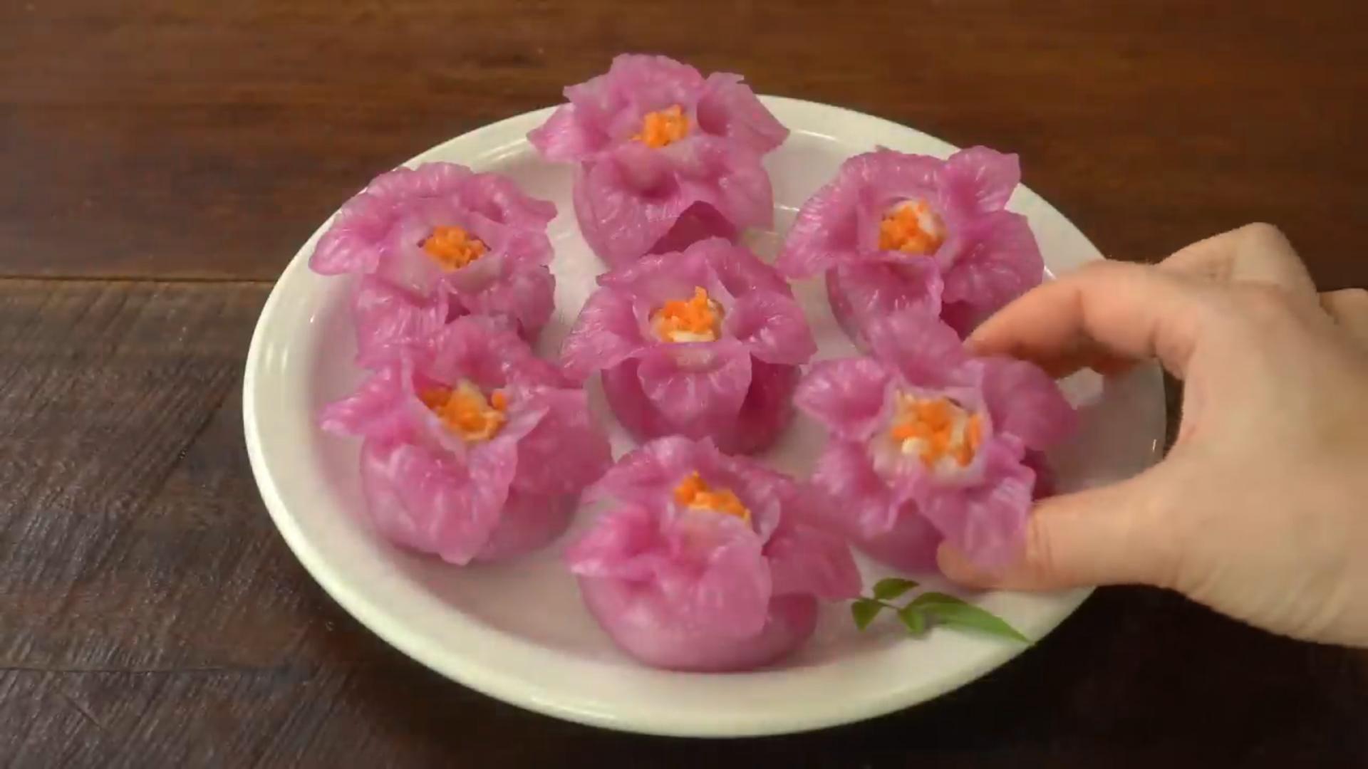 制作水晶花点心,虾饺,早茶.