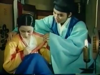 1984年朝鲜电影《爱爱我的爱》片段 春香和梦龙在一起了哔哩哔哩bilibili