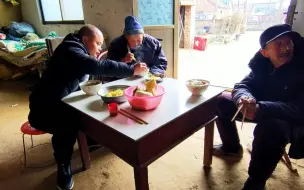 Download Video: 百岁老人长寿秘诀，饮食习惯、心态，听听家人怎么说