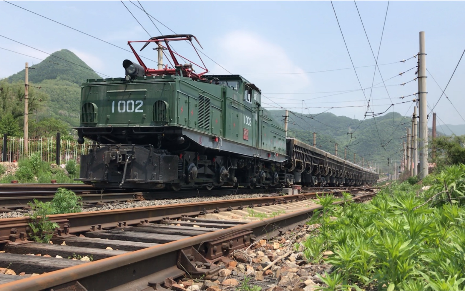 本钢南芬选矿厂铁路专用线 韶峰zg100-1500型1005号矿用直流电力机车