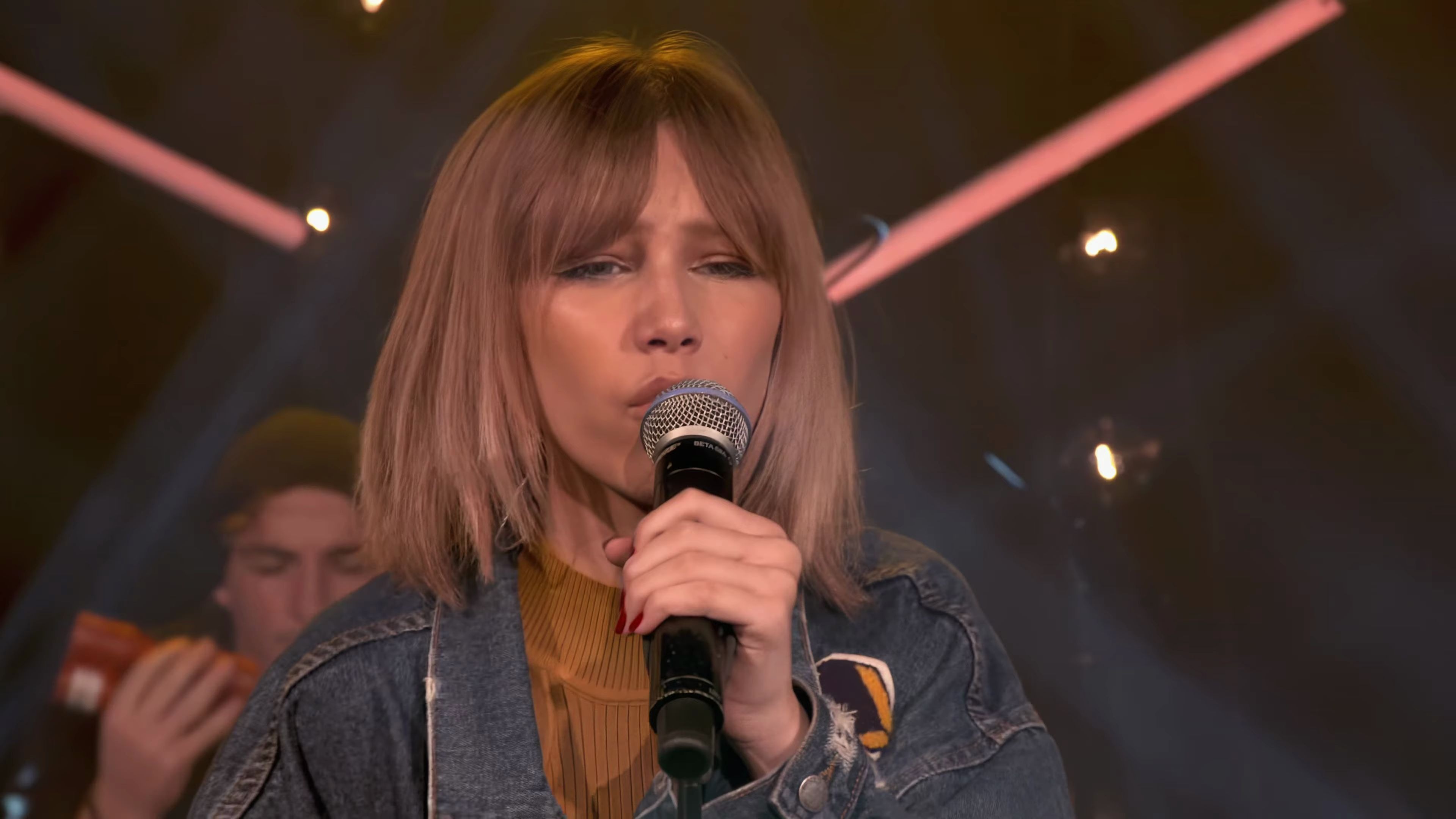 grace vanderwaal performs river - (4k upscaled)