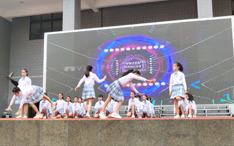 [图]六一儿童节舞蹈表演 《少年》