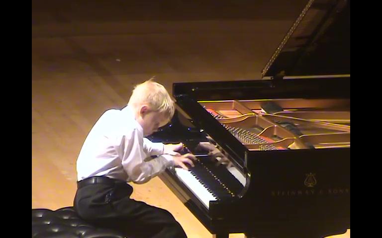 [图]【钢琴】Alexander Malofeev（11） 演奏 拉赫玛尼诺夫 音乐瞬间 Op.16 No.3 ,No.4