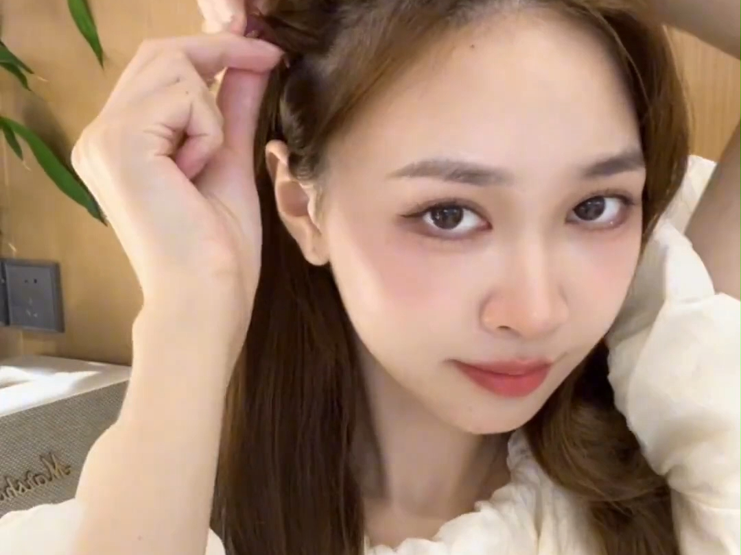 姐妹们,这个刘海侧边夹也太好看了吧,随手一夹超有纹理感