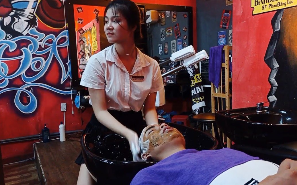 【越南按摩】与tuyet女士在vuong barbershop按摩洗脸和洗头