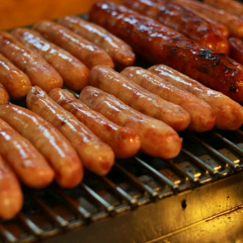 油浸浸的烤香肠