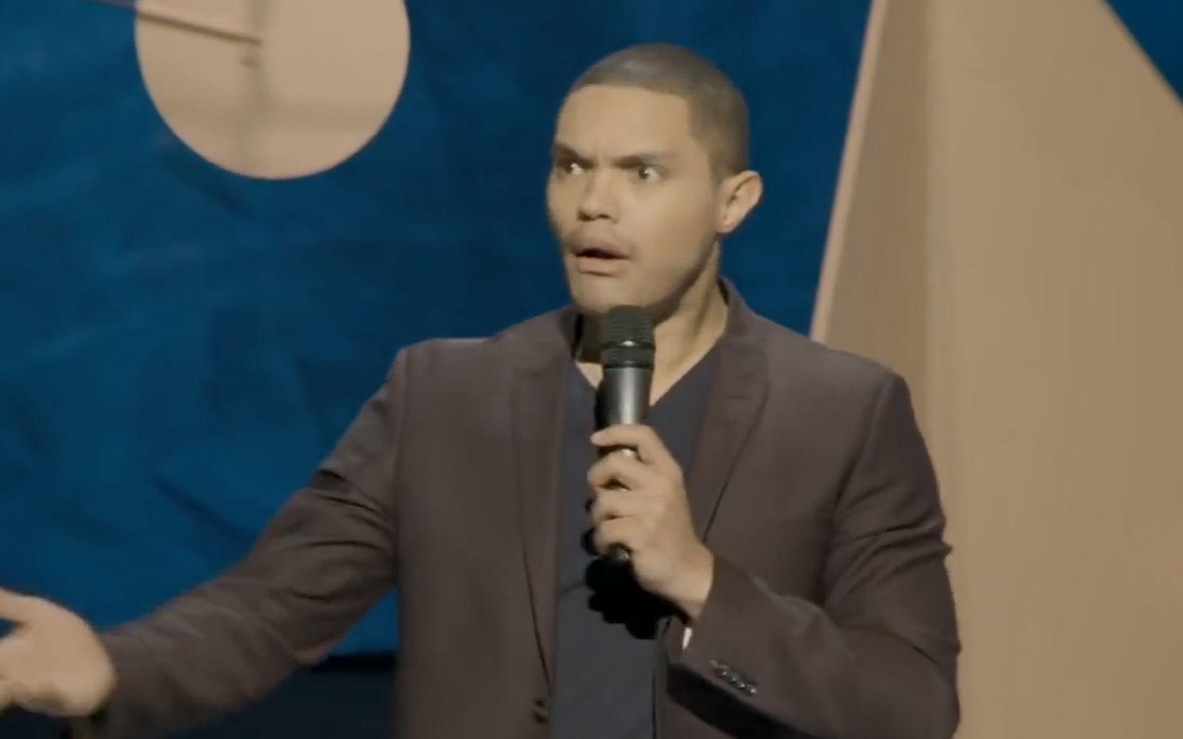 脱口秀trevornoah我的糟心红毯经历