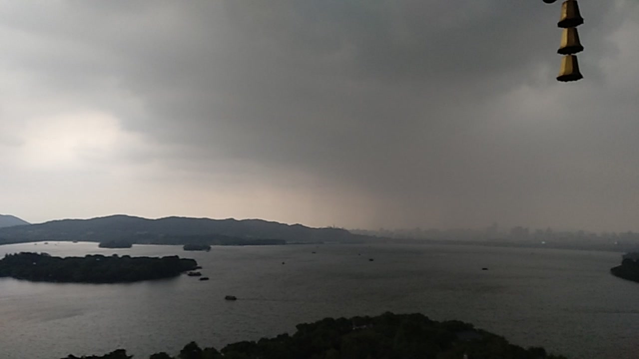 [图]山雨欲来风满楼，西湖歌舞几时休？