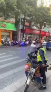 Tải video: 开台锐志疯狂挑衅交警叔叔，结局落网舒服了