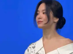 Télécharger la video: 【宋慧乔】参加未来美代言活动