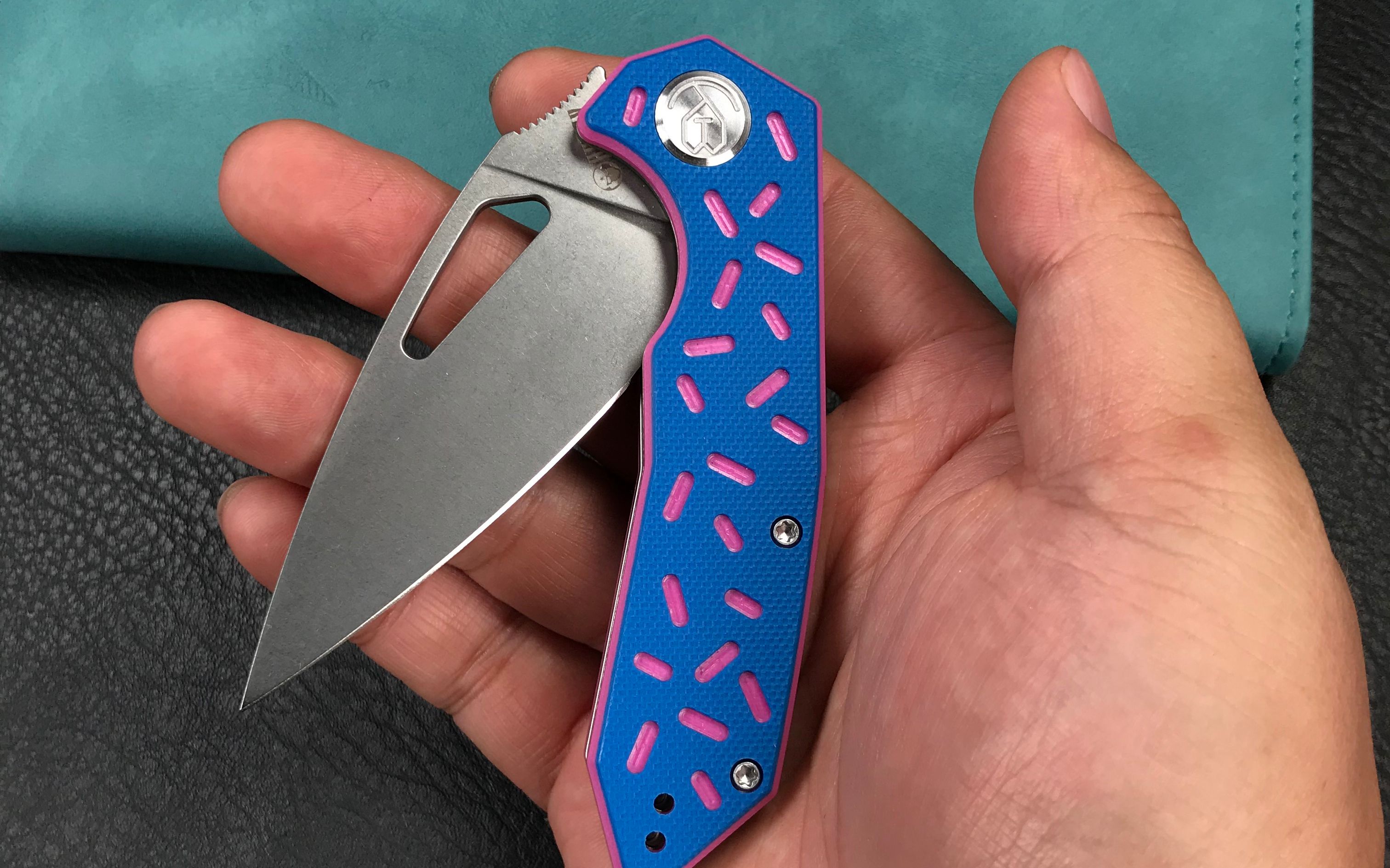 kubey酷备刀ku122 d2钢 蓝色粉色甜甜圈g10柄折刀