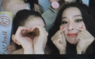 Video herunterladen: 【SeulRene/麒麟】20210101 SMTOWN LIVE 一点点甜