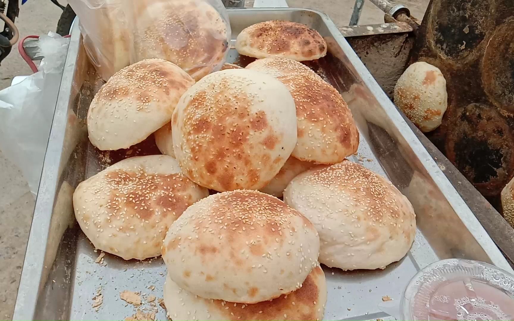 2020109河南烧饼路边摊很有特色