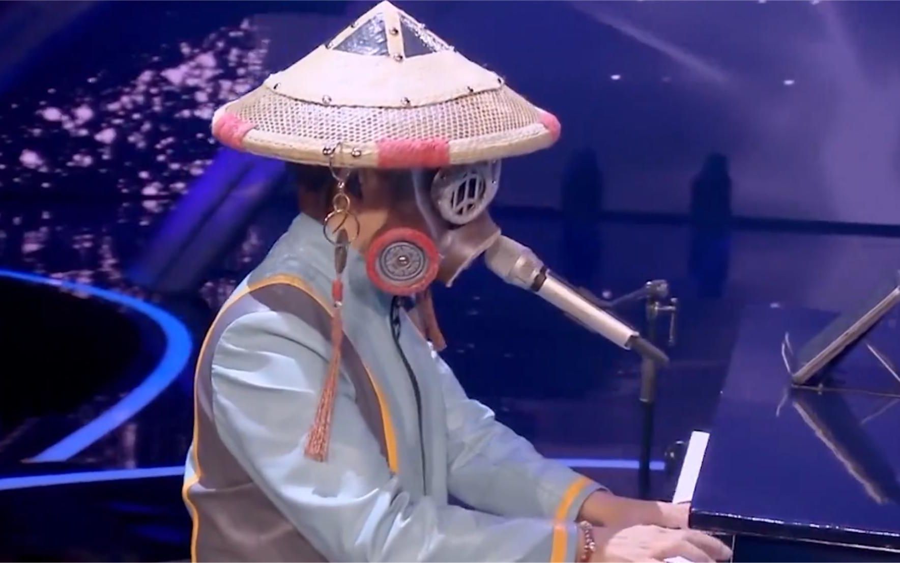 这个蒙面歌手经历了什么?才会把这首《送亲》唱的这样撕心裂肺!