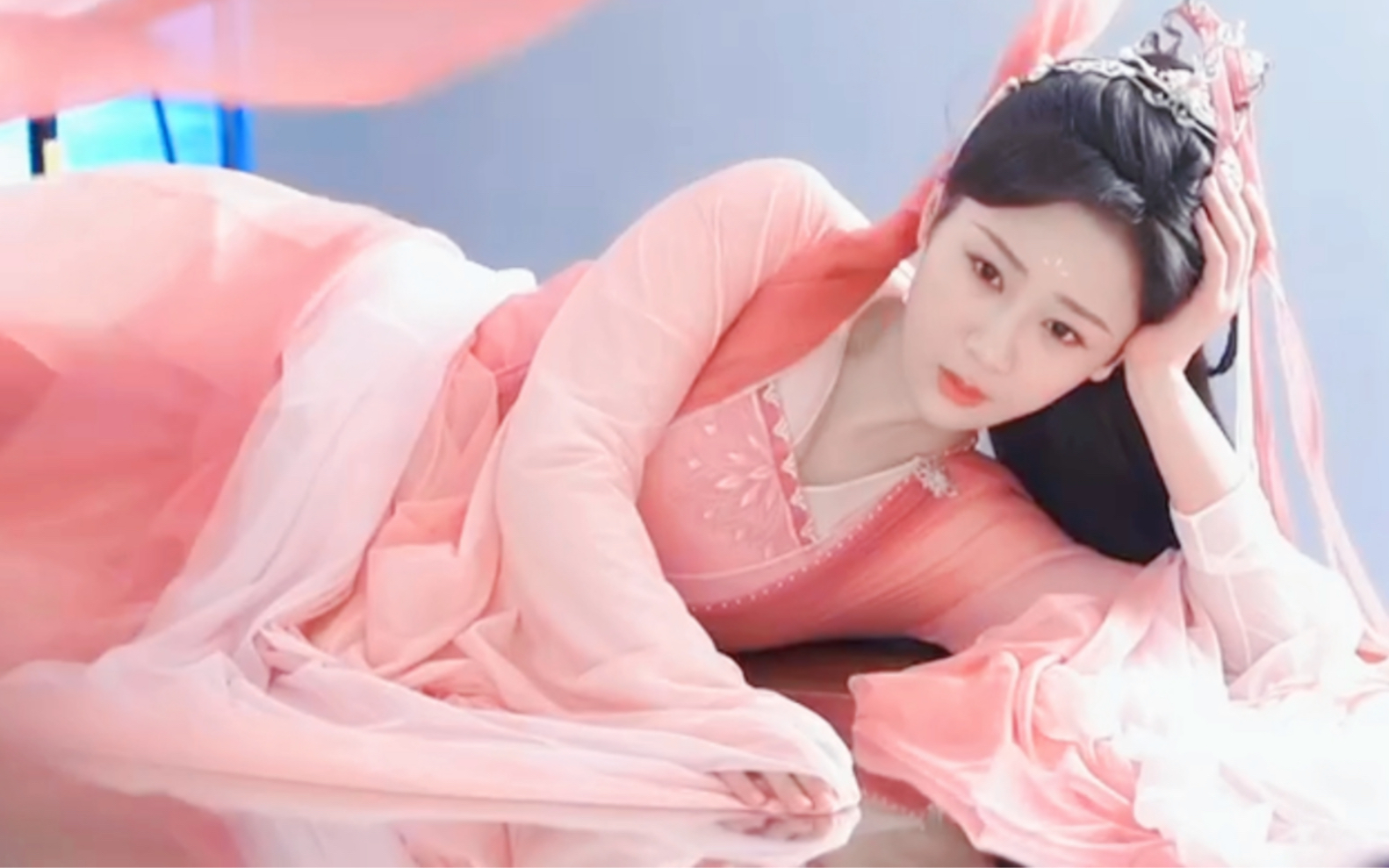 杨紫这神仙颜值 怎呢不爱