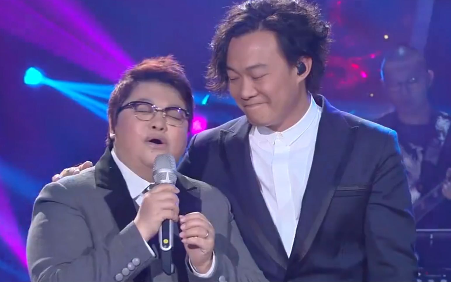 千万别与国家队合唱!韩红高音一开嗓,陈奕迅:小丑竟是我自己