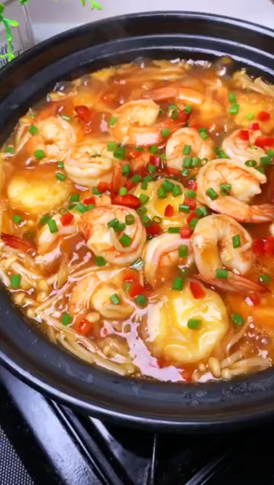 日本豆腐鲜虾煲做法这道菜需要吃五碗米饭不要太好吃了特别鲜美你学会