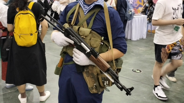 今日厦门漫展军迷cos照片