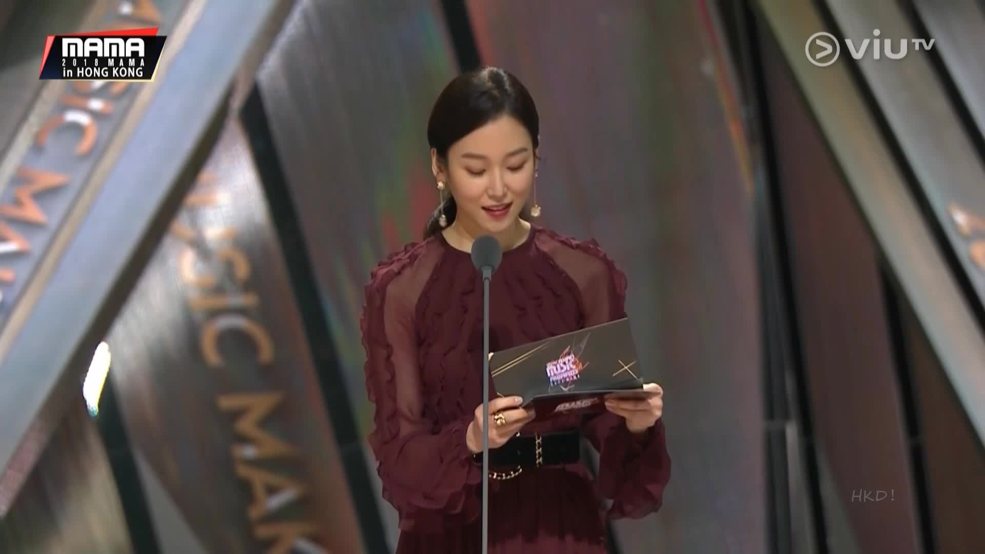 2018 MAMA 最佳女子团体奖 TWICE 获奖感言字幕翻译(VIUTV 181214 MAMA颁奖礼香港场)哔哩哔哩bilibili