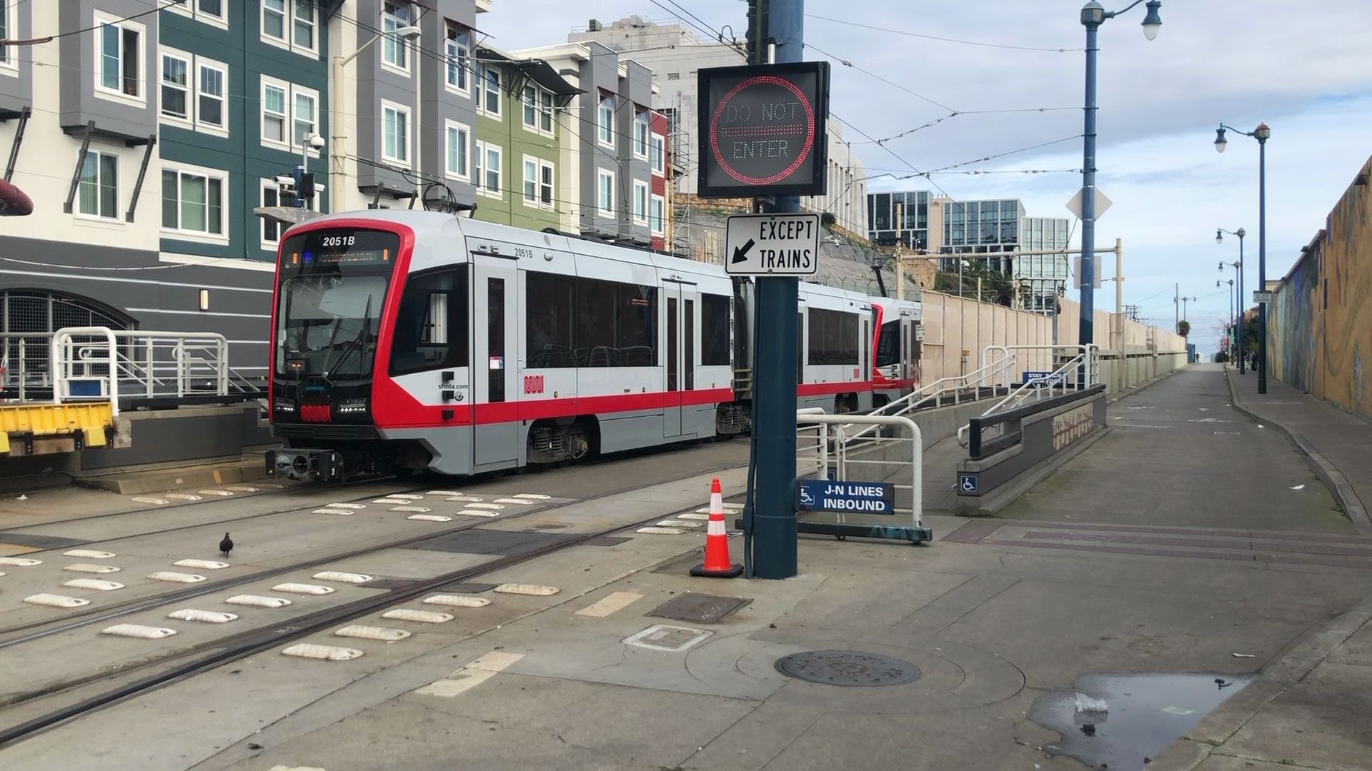 旧金山muni轻轨 西门子列车出地 san francisco muni metro 有轨电车