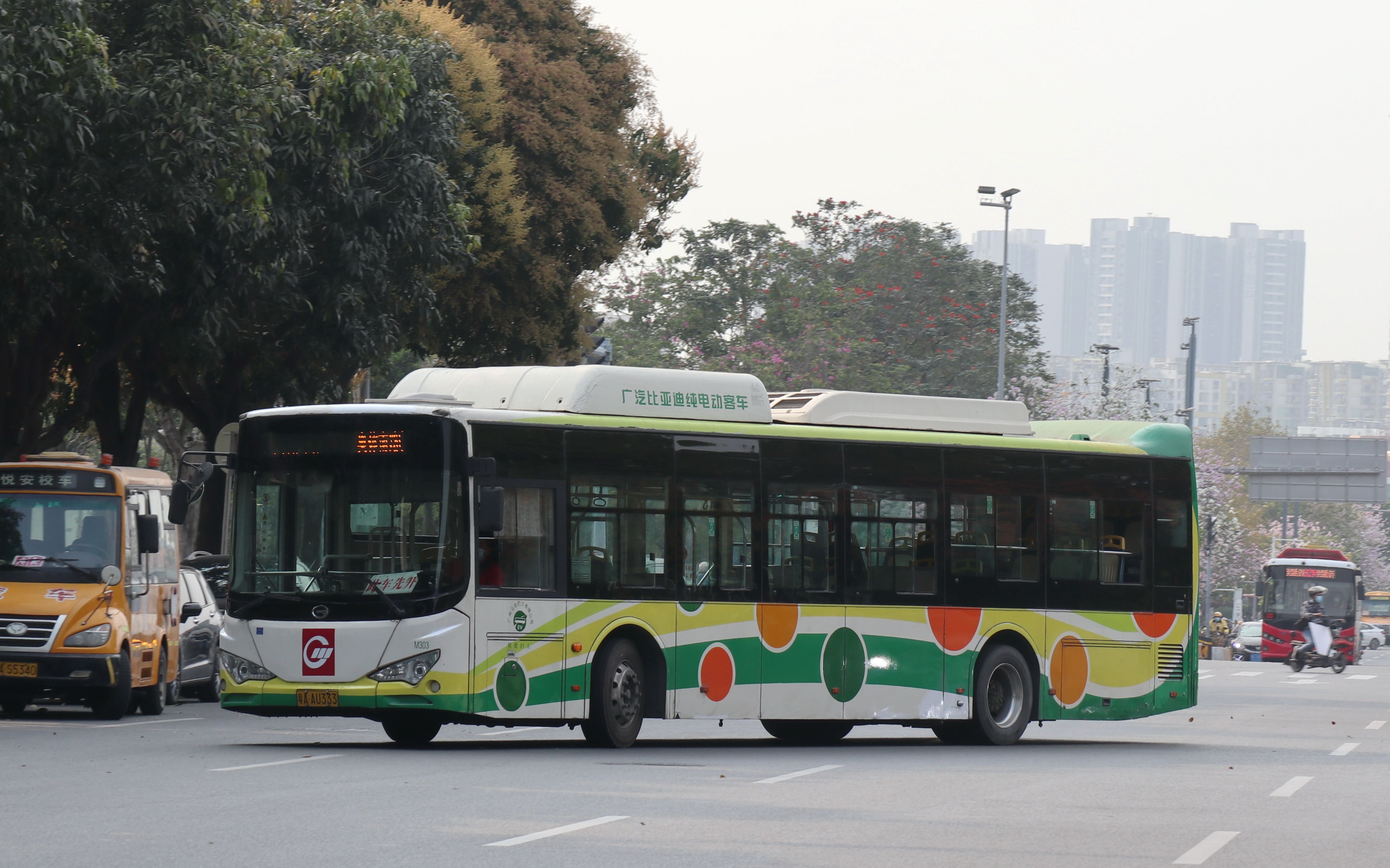 【广州公交】 gz6120lgev2 比亚迪 byd-tyc90a电机 后山视角