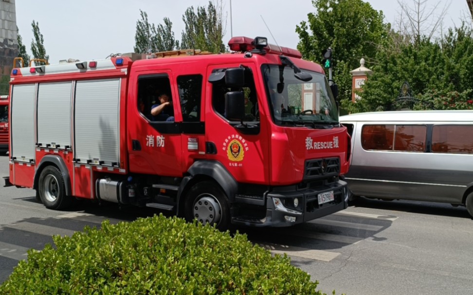 北京昌平消防救援支队北七家消防救援站三车code2出警后返回