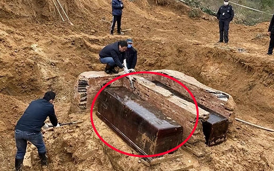 广西神秘石棺,三合土封棺,棺板雕七星,专家壮胆开启,爬出活物