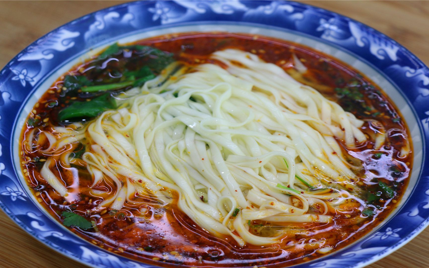 面条试试四川人这样做,不爱吃面条的都能吃两碗,汤汁醇厚鲜香