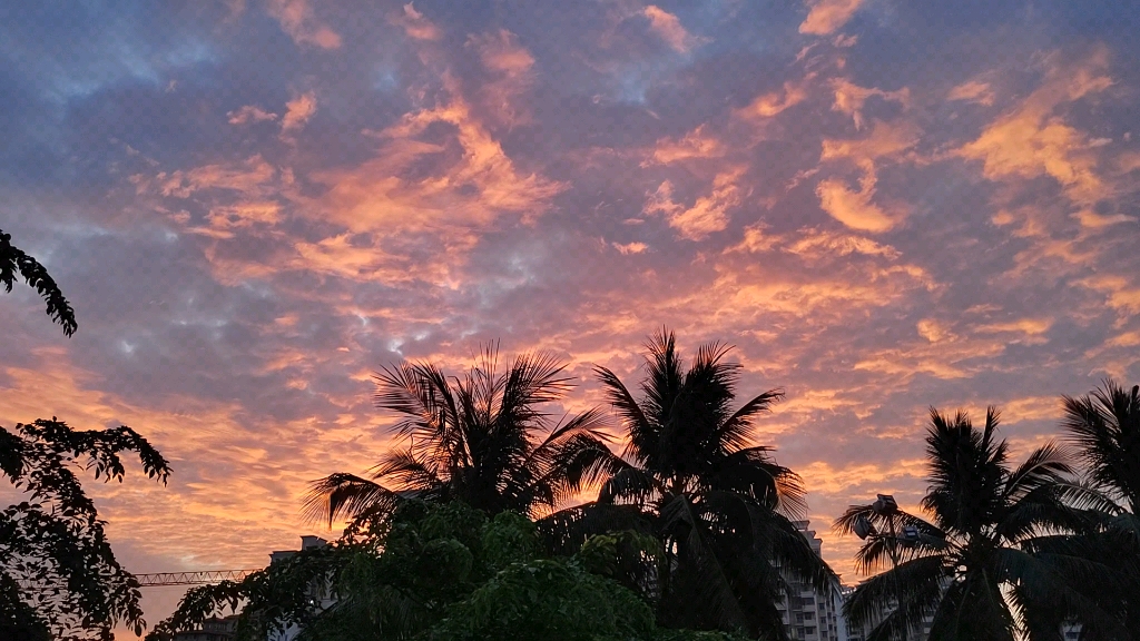 海南的粉色晚霞