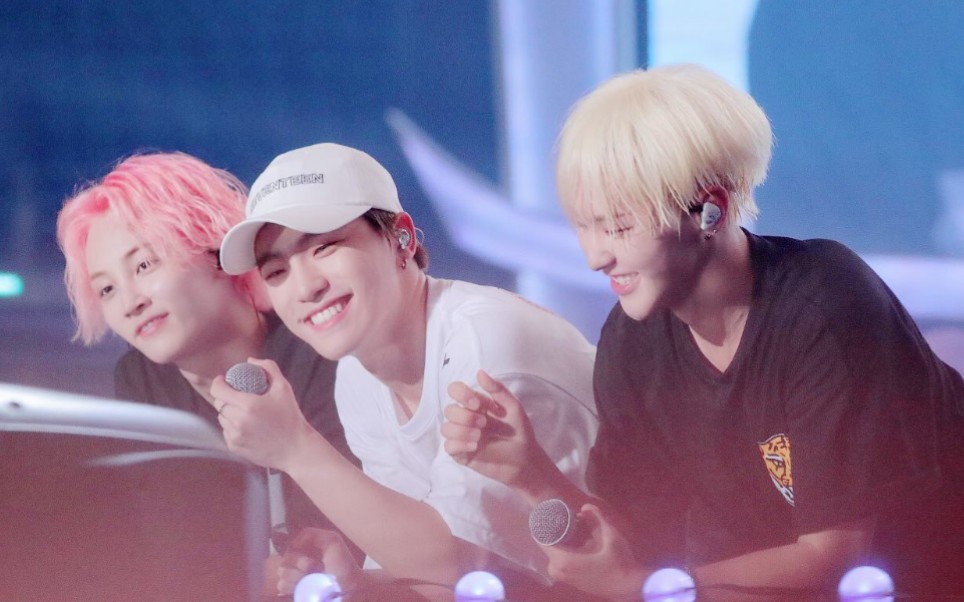 为wuli钻石忙内灿妮庆生,哥嫂们是最认真的!