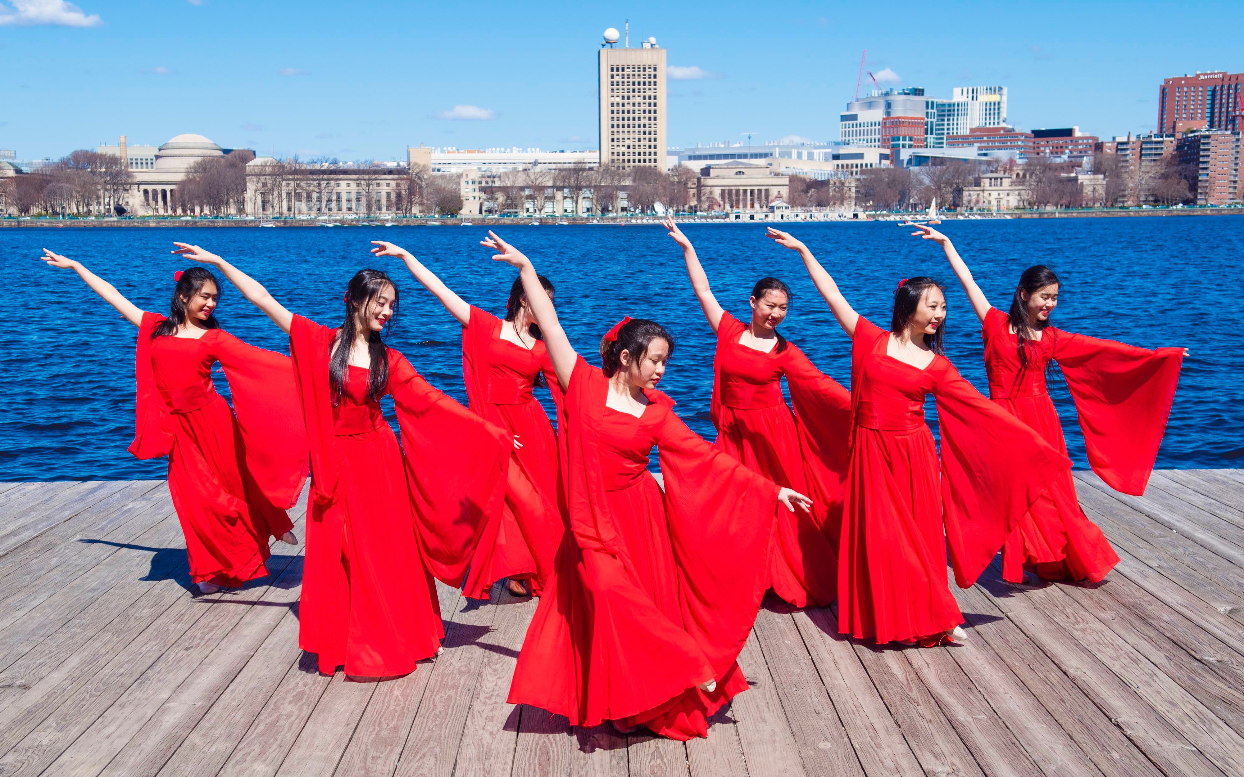 [图]麻省理工学院 舞蹈团 中国舞 大鱼 MIT Asian Dance Team Big Fish by Zhou Shen