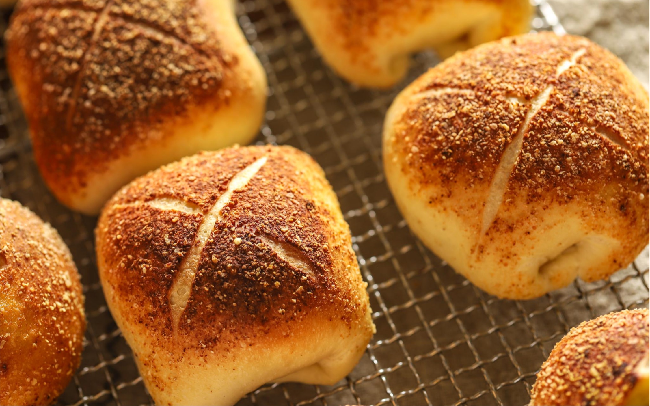 芝士咖喱牛肉餐包|真材实料的鲜嫩牛五花,浸满咖喱的酱汁,满满的馅料