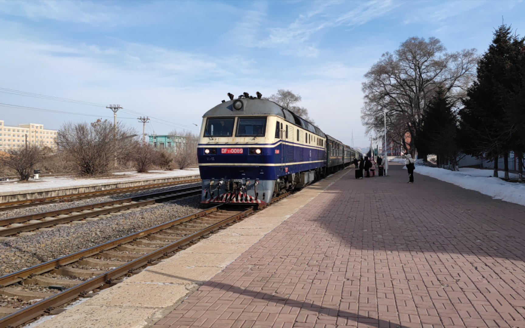 [沈吉线]客车快7426朝阳镇站么道停车办客