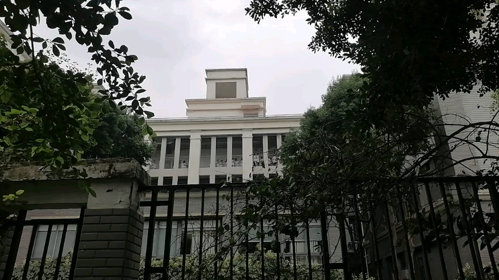 这个地方可以设计四面时钟不,烟台持久设计