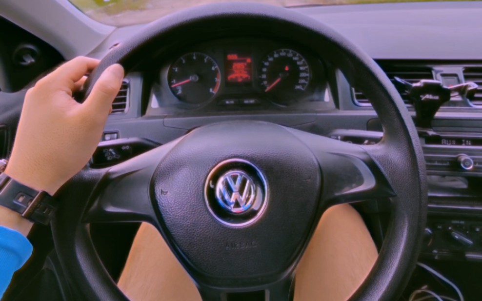 想象中自己开车的样子