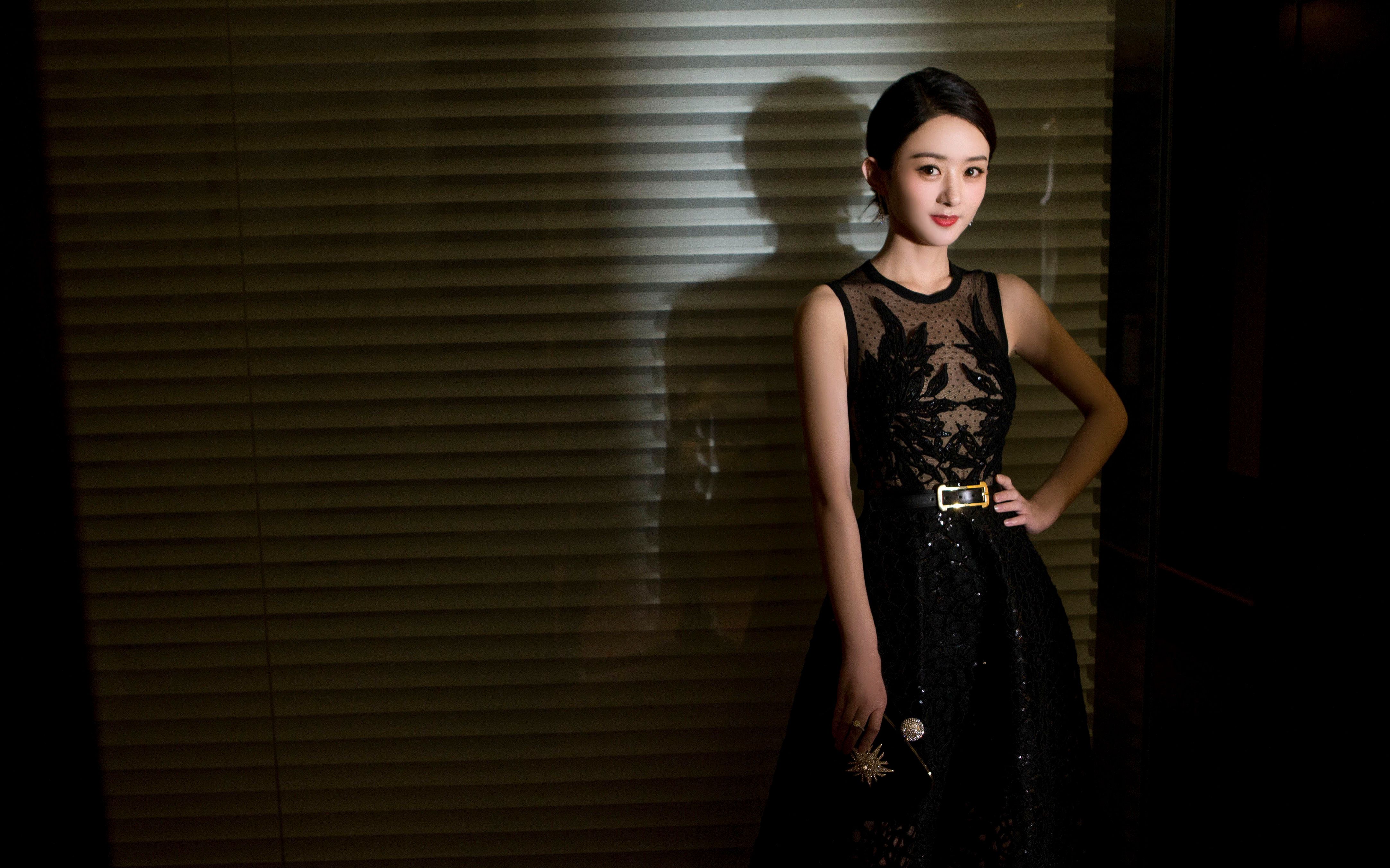 凡瑶同框 李易峰赵丽颖甜蜜执手"秀恩爱"(星光大赏)