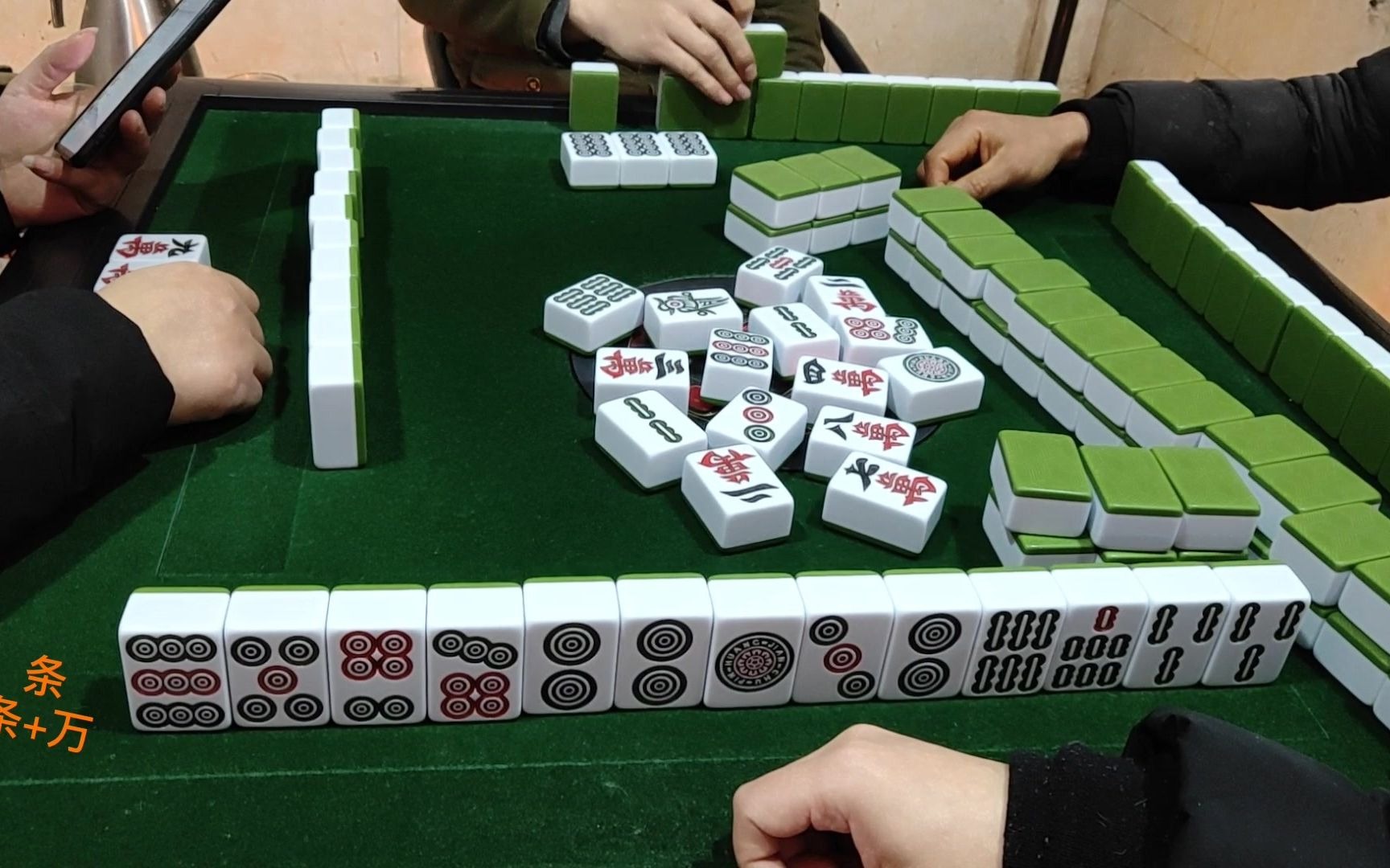 四川麻将换三张:带根自摸两家比胡个极品还爽-大头麻经_哔哩哔哩 (゜