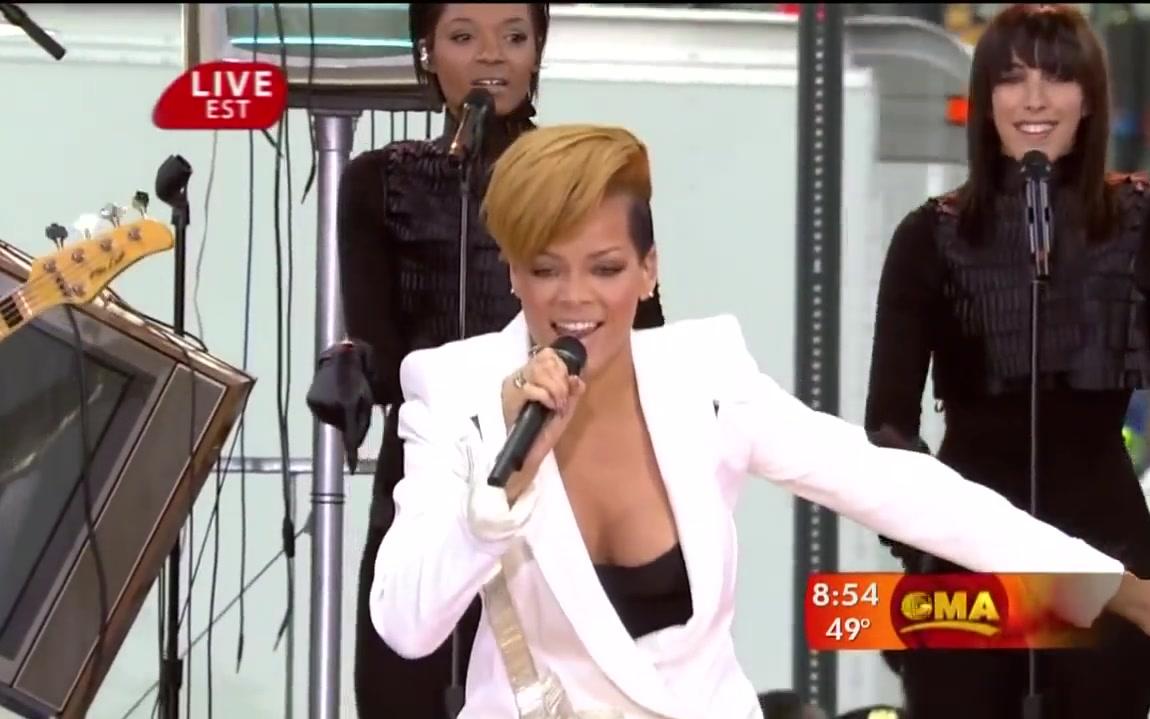 [图]【小雨伞】Rihanna - Umbrella (Live at GMA) 2009.11.24