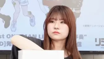 在小孩抽签名时乱入的俩大人