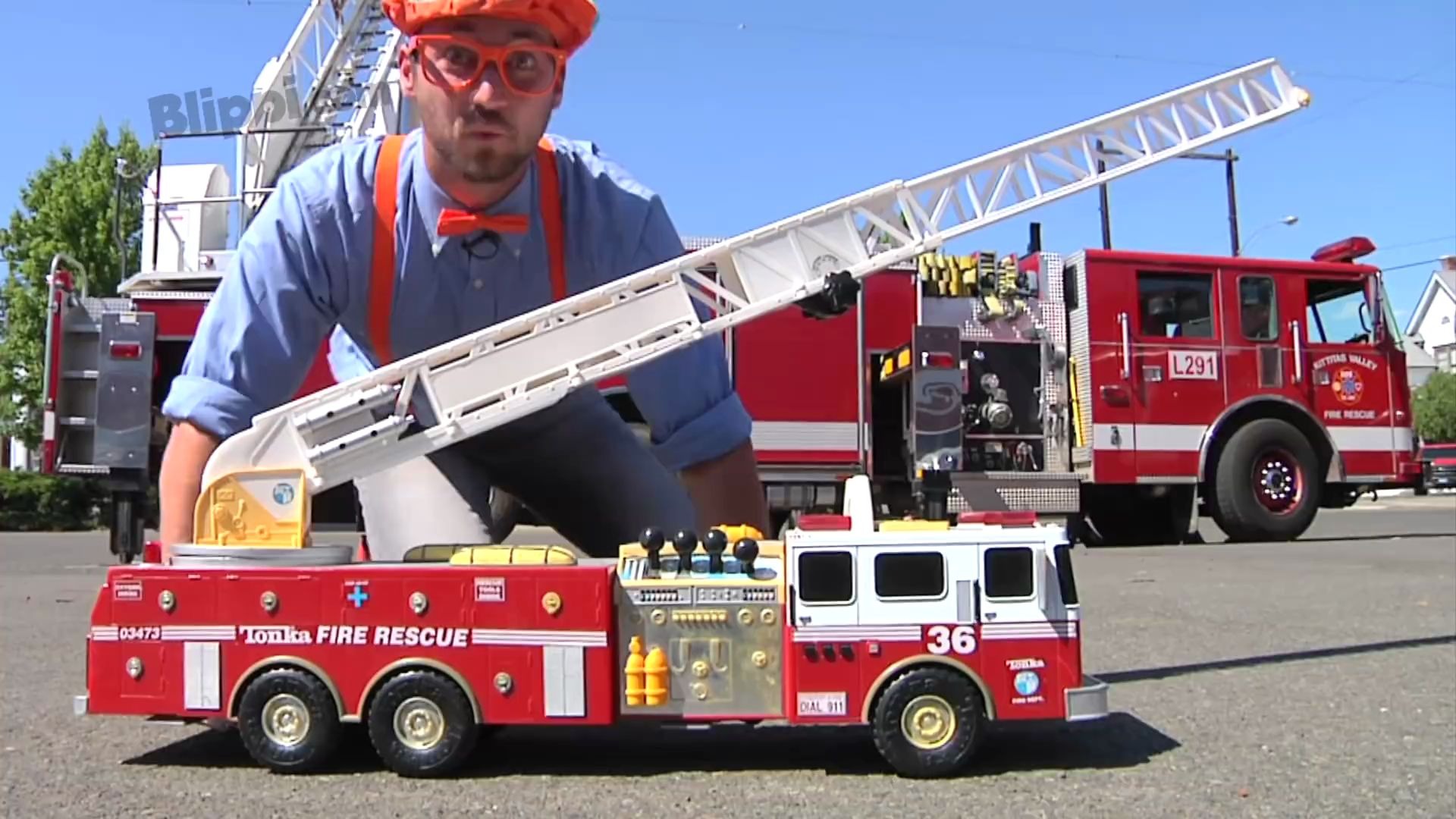 [图]039.Blippi-Fire Trucks Monster Trucks Backhoe