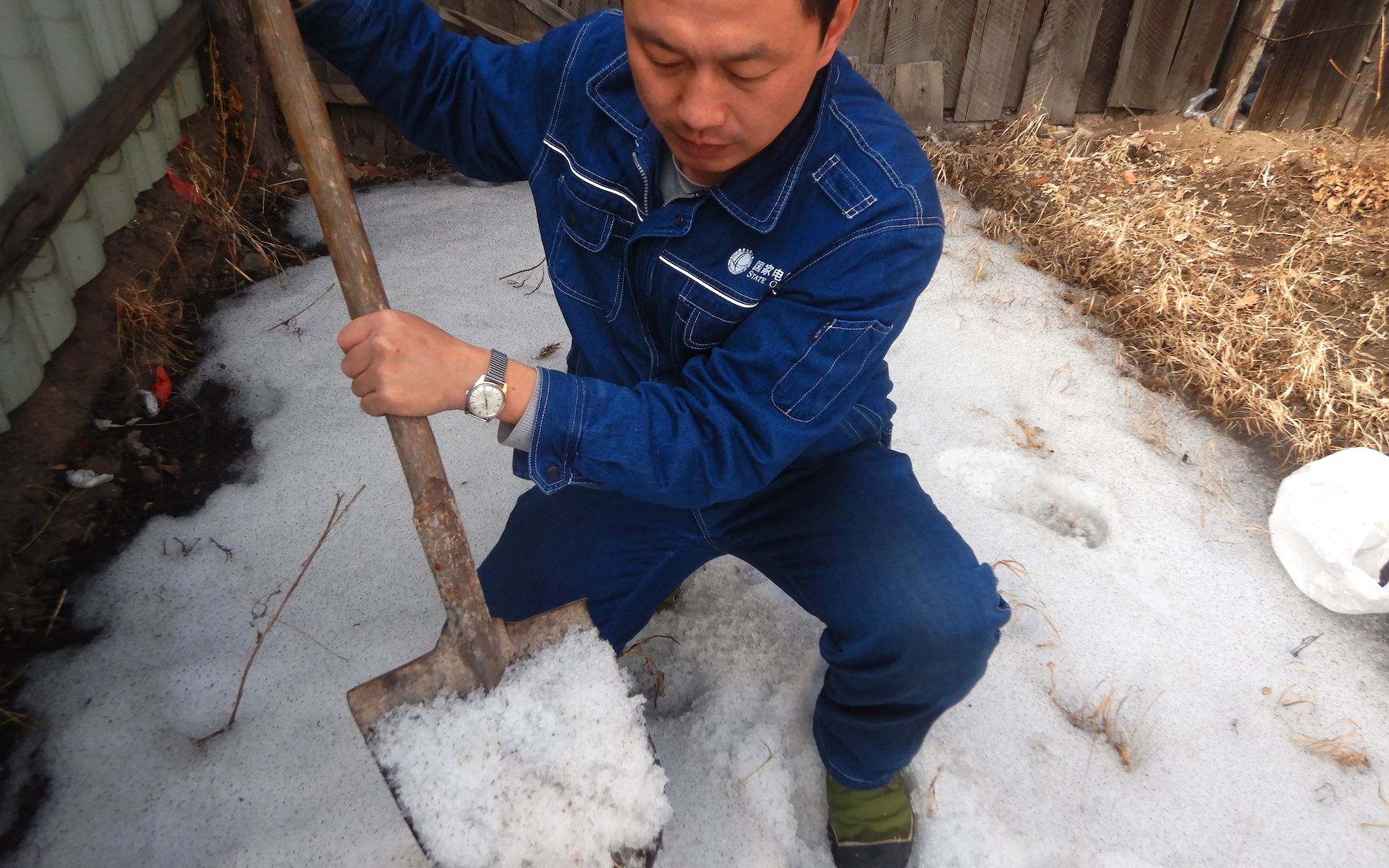 东北一年8个月冬天,4月份挖雪种地,9月份又该上冻了哔哩哔哩bilibili