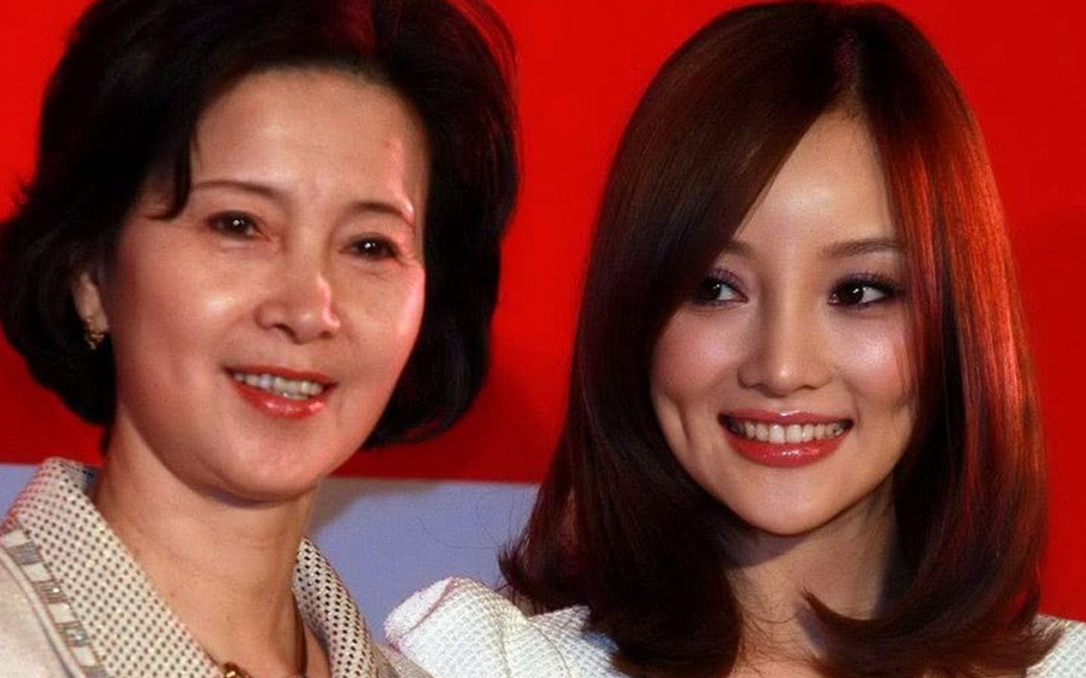 李小璐妈妈神操作,默默点赞支持女儿,希望女儿重现笑容