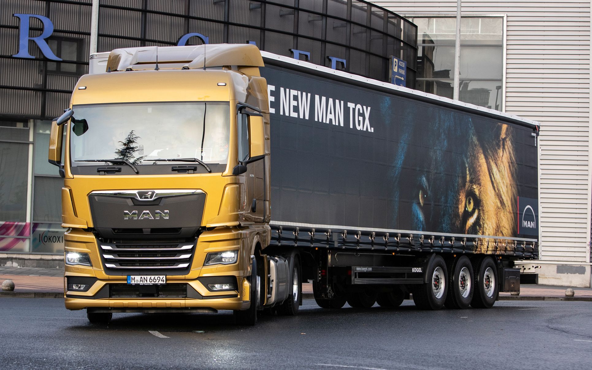 超详细爱尔兰老哥试驾新一代曼恩tgx18640