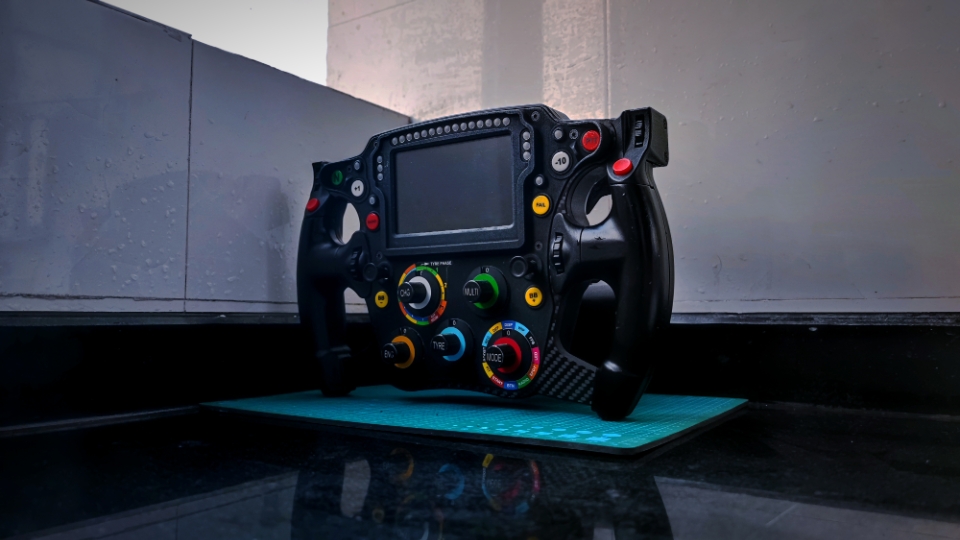 红牛f1方向盘展示