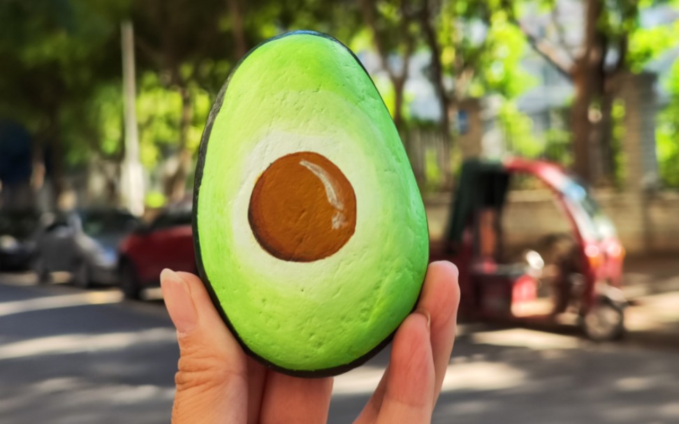 水果石头画教程,怎么把石头变成牛油果