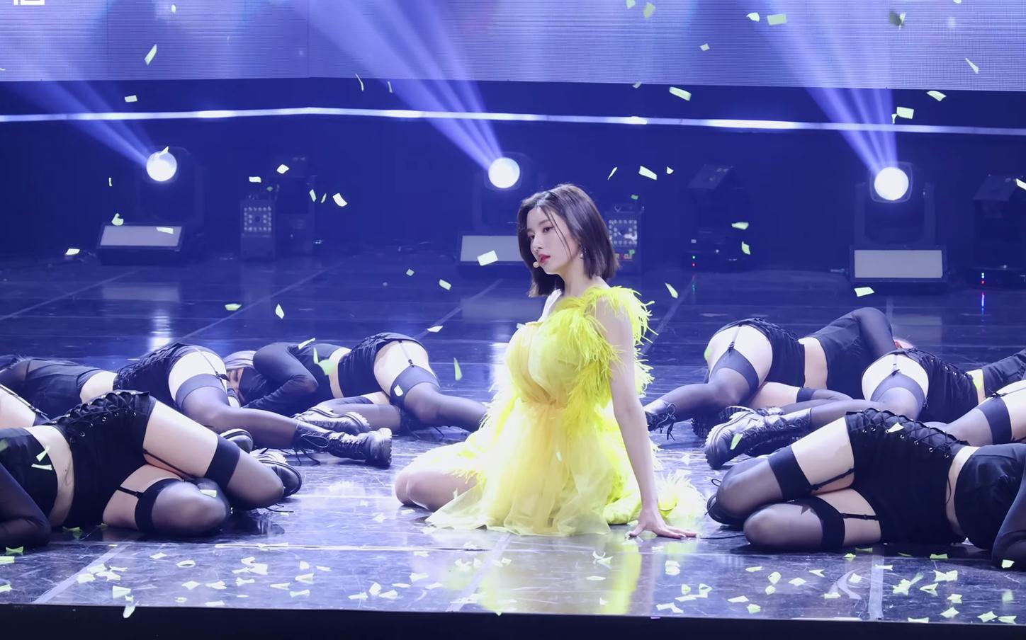 【饭拍女神2-2】英姿飒爽鸡毛装～只身领舞艳八方～韩国舞蹈热舞