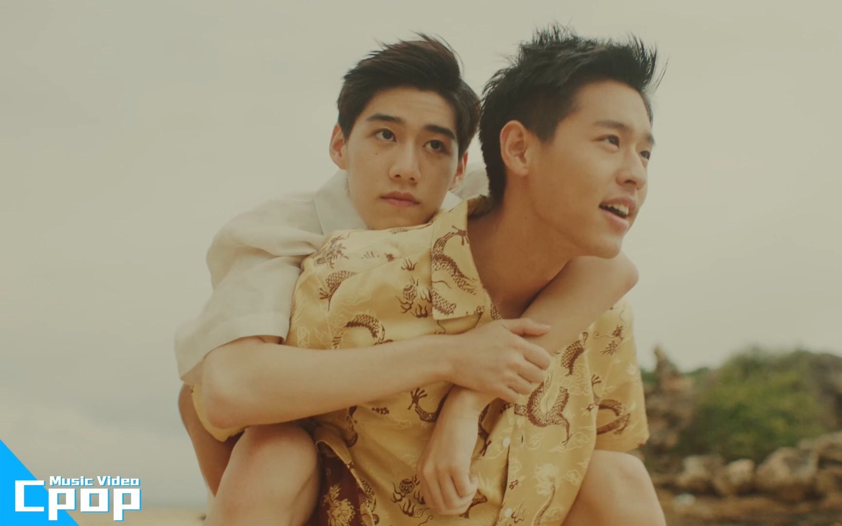 从不认识到我们一见钟情,想说一次"我爱你" 可现实中我必须放弃.