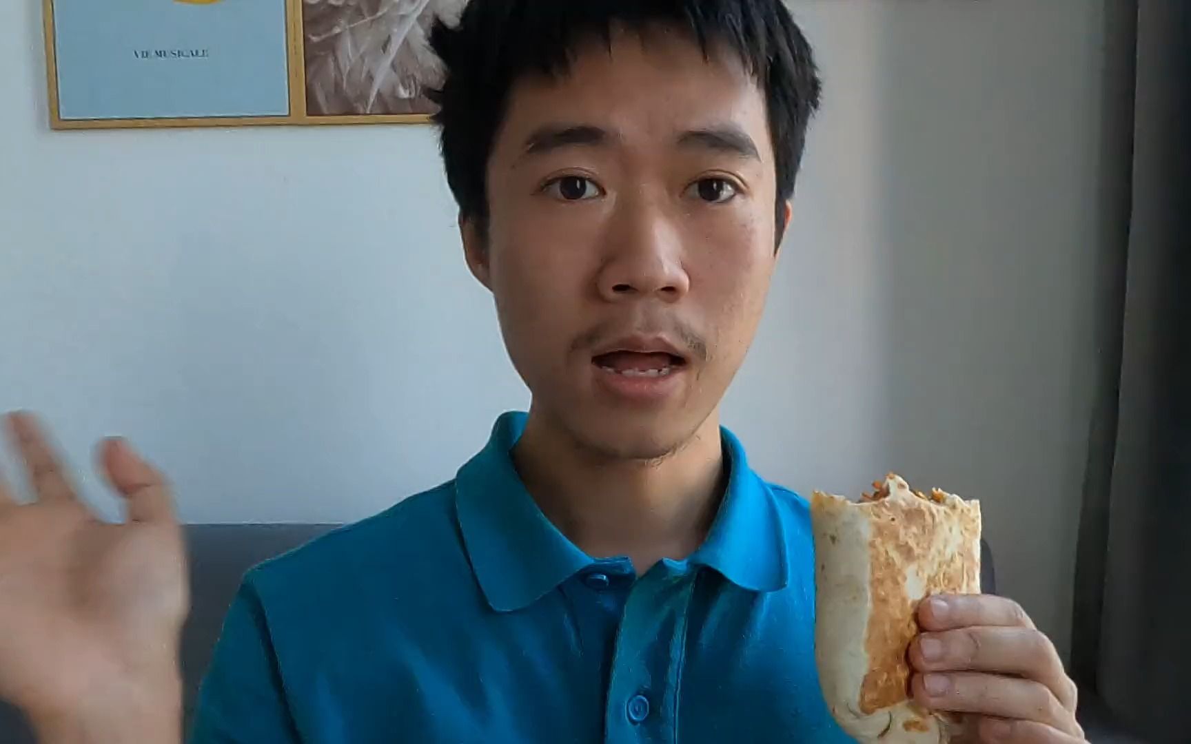 王甜心跳街舞,动感活泼的舞步,吃个芝士牛肉卷,非常积极向上