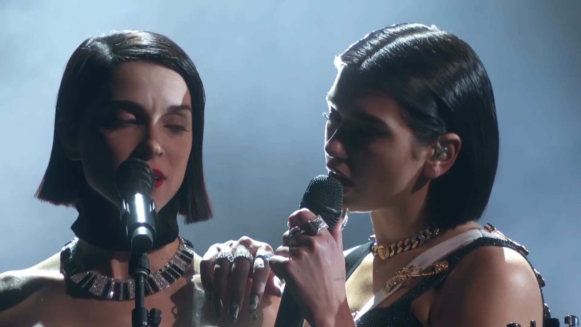 2019格莱美st. vincent & dua lipa masseduction one kiss